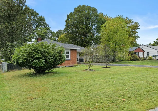 Photo 3 of Sale Pending at 109 Meadowlark Dr, Berea, KY 40403 | MLS# 26027466 | Listing updated on 2026-10-19