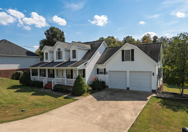 Photo 3 of Single family home for sale at 100 Eagle Bnd Dr, Sadieville, KY 40370 | MLS# 26027376 | Listing updated on 2026-10-13