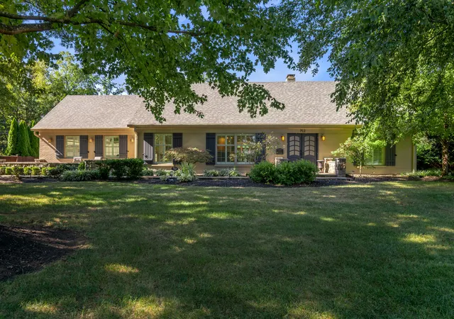 Photo 1 of Single family home for sale at 712 Burkshire Dr, Lexington, KY 40502 | MLS# 26027512 | Listing updated on 2026-10-13