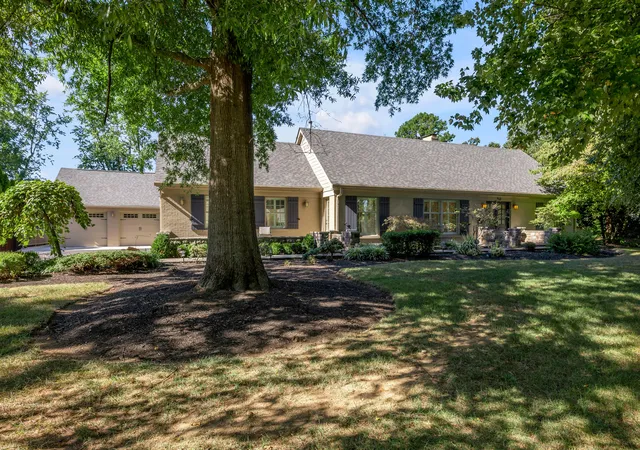 Photo 2 of Single family home for sale at 712 Burkshire Dr, Lexington, KY 40502 | MLS# 26027512 | Listing updated on 2026-10-13