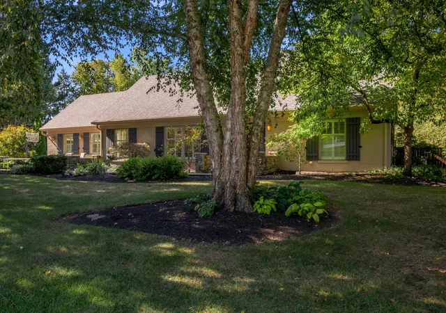 Photo 3 of Single family home for sale at 712 Burkshire Dr, Lexington, KY 40502 | MLS# 26027512 | Listing updated on 2026-10-13