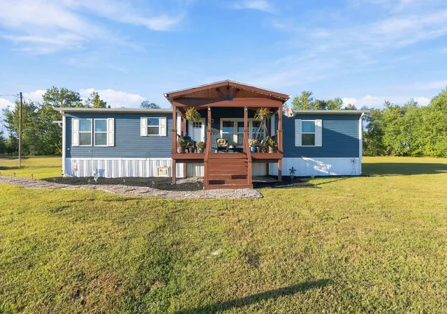 Photo 2 of Sale Pending at 2550 Kiddville Rd, Winchester, KY 40391 | MLS# 26027363 | Listing updated on 2026-10-13