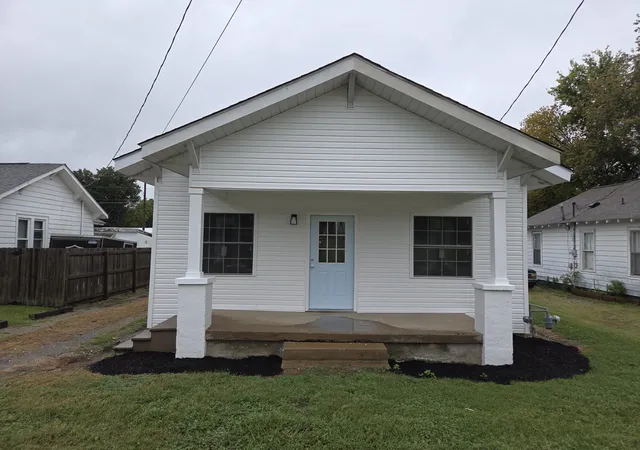 Photo 1 of Sale Pending at 2106 Cairo Rd, Paducah, KY 42001 | MLS# 26027393 | Listing updated on 2026-10-08