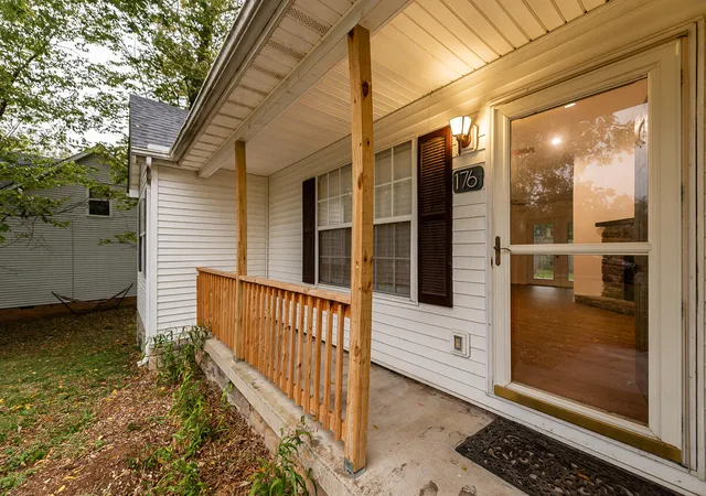 Photo 3 of Single family home for sale at 176 Williamsburg Ln, Georgetown, KY 40324 | MLS# 26027408 | Listing updated on 2026-10-13
