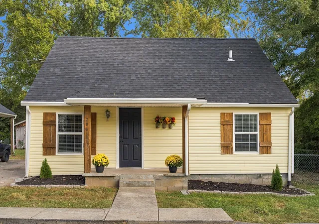 Photo 1 of Single family home for sale at 204 Sparks Ave, Nicholasville, KY 40356 | MLS# 26028075 | Listing updated on 2026-10-13