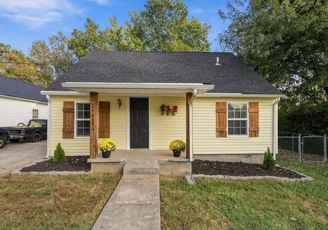 Photo 2 of Single family home for sale at 204 Sparks Ave, Nicholasville, KY 40356 | MLS# 26028075 | Listing updated on 2026-10-13