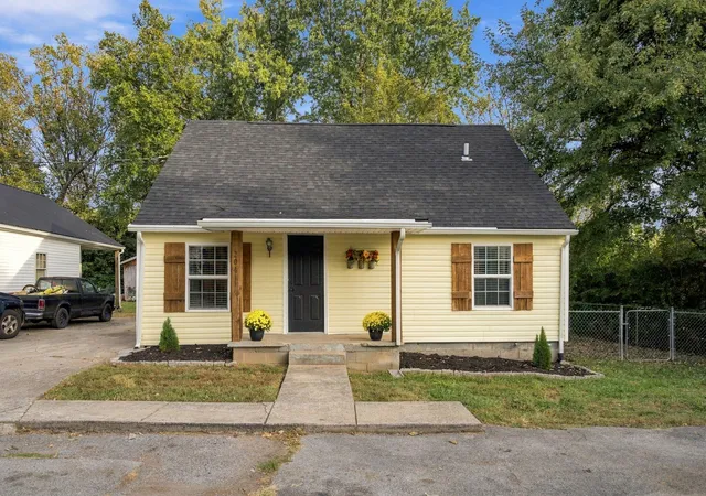 Photo 3 of Single family home for sale at 204 Sparks Ave, Nicholasville, KY 40356 | MLS# 26028075 | Listing updated on 2026-10-13