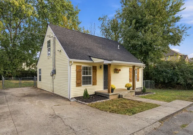 Photo 3 of Single family home for sale at 204 Sparks Ave, Nicholasville, KY 40356 | MLS# 26028075 | Listing updated on 2026-10-13
