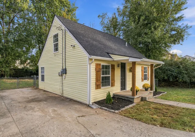 Photo 4 of Single family home for sale at 204 Sparks Ave, Nicholasville, KY 40356 | MLS# 26028075 | Listing updated on 2026-10-13