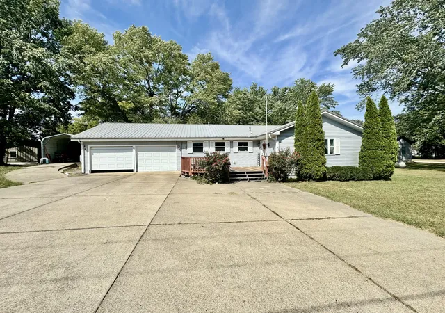 Single family home for sale at 19 Wilkens Rd, Cadiz, KY 42211 | MLS# 26027383