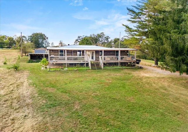 Single family home for sale at 617 Hensley Rd, East Bernstadt, KY 40729 | MLS# 26027369