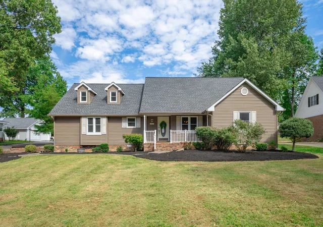 Photo 1 of Single family home for sale at 4435 Maywood Dr, Paducah, KY 42001 | MLS# 26027380 | Listing updated on 2026-10-16