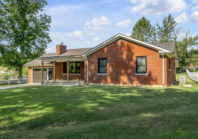 Photo 3 of Single family home for sale at 19 Leeburton Ln, Nicholasville, KY 40356 | MLS# 26028257 | Listing updated on 2026-10-19