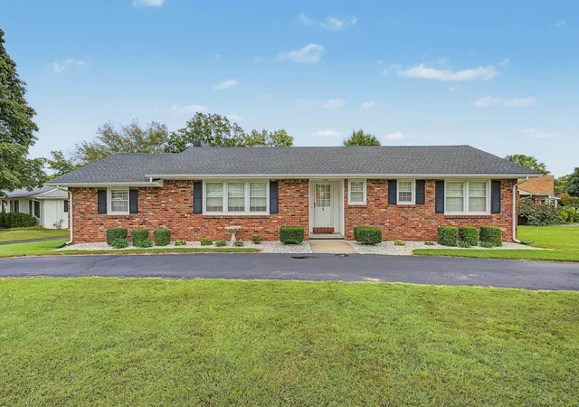 Photo 1 of Single family home for sale at 1144 Rodes Dr, Bowling Green, KY 42104 | MLS# 26027482 | Listing updated on 2026-10-19