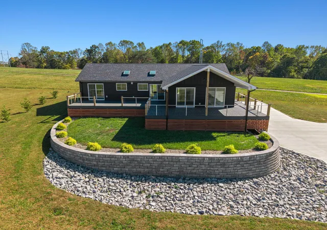 Single family home for sale at 186 Lily Crk Resort Rd, Jamestown, KY 42629 | MLS# 26027406