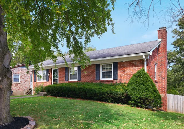 Photo 2 of Single family home for sale at 325 E Tiverton Way, Lexington, KY 40517 | MLS# 26027415 | Listing updated on 2026-10-20