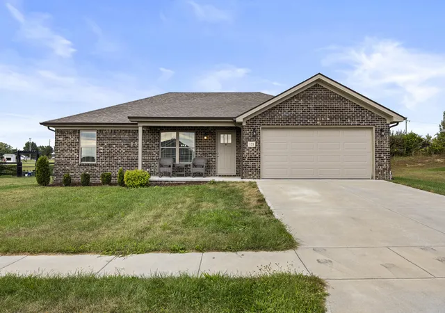 Single family home for sale at 121 Candy Apple Ln, Richmond, KY 40475 | MLS# 26027496