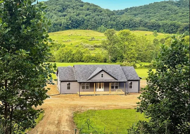 Photo 1 of Single family home for sale at 970 Clearfork Rd, Morehead, KY 40351 | MLS# 26027520 | Listing updated on 2026-10-07