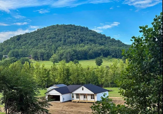Photo 1 of Single family home for sale at 1000 Clearfork Rd, Morehead, KY 40351 | MLS# 26027521 | Listing updated on 2026-10-07