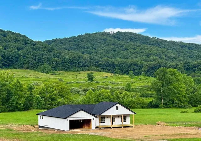 Photo 2 of Single family home for sale at 1000 Clearfork Rd, Morehead, KY 40351 | MLS# 26027521 | Listing updated on 2026-10-07