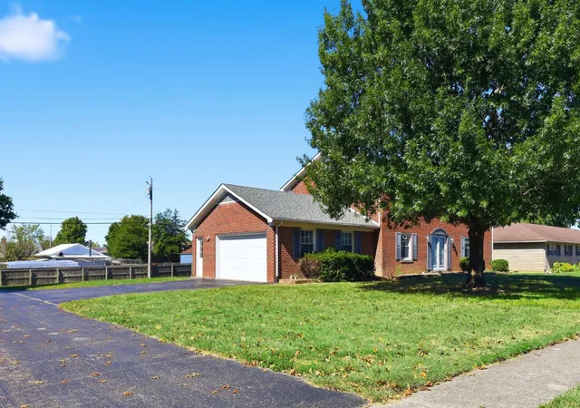 Photo 2 of Single family home for sale at 109 Dogwood Ct, Nicholasville, KY 40356 | MLS# 26027638 | Listing updated on 2026-10-22