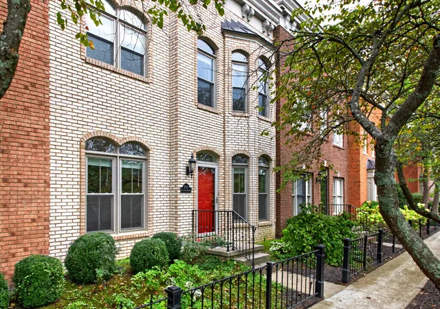 Photo 2 of Townhouse for sale at 993 Star Shoot Pkwy, Lexington, KY 40509 | MLS# 26027451 | Listing updated on 2026-10-23