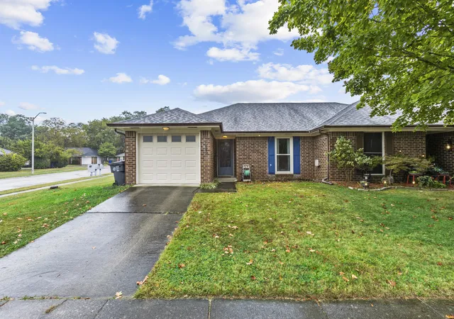 Photo 1 of Sale Pending at 1575 Trent Blvd, Lexington, KY 40515 | MLS# 26027457 | Listing updated on 2026-10-13