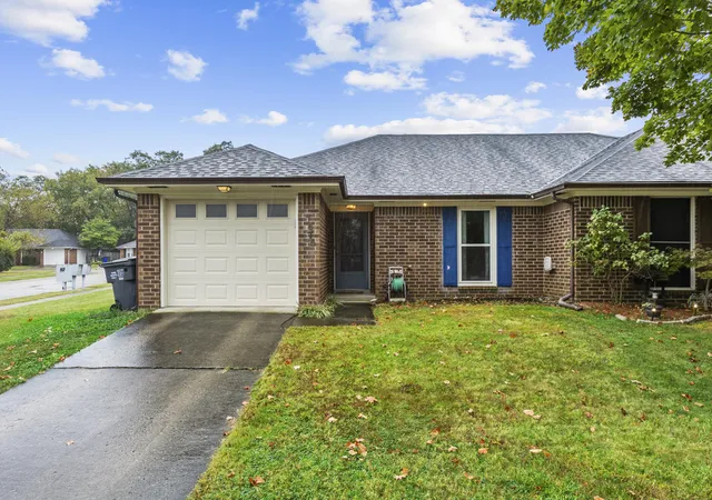 Photo 2 of Sale Pending at 1575 Trent Blvd, Lexington, KY 40515 | MLS# 26027457 | Listing updated on 2026-10-13