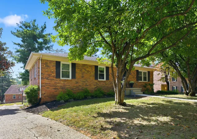 Photo 2 of Single family home for sale at 348 Whitfield Dr, Lexington, KY 40515 | MLS# 26027472 | Listing updated on 2026-10-19