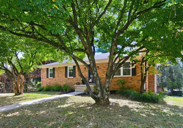Photo 3 of Single family home for sale at 348 Whitfield Dr, Lexington, KY 40515 | MLS# 26027472 | Listing updated on 2026-10-19