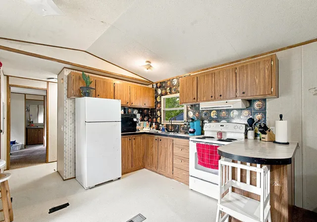 Photo 4 of Sale Pending at 11720 Brown Rd, Kevil, KY 42053 | MLS# 26027557 | Listing updated on 2026-10-06