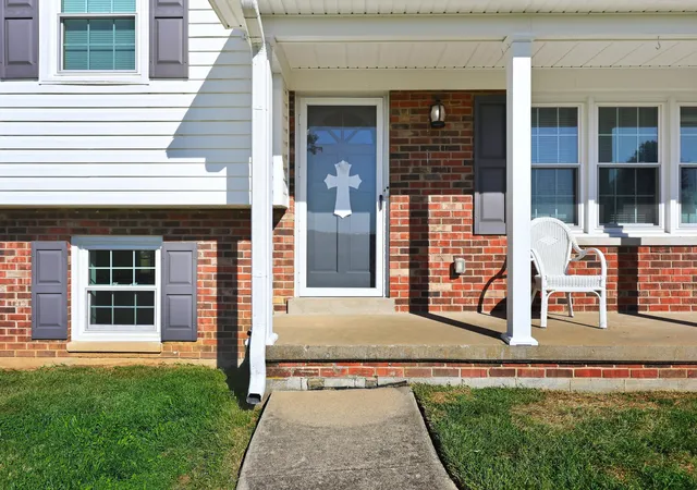 Photo 3 of Single family home for sale at 1414 Perryville Rd, Harrodsburg, KY 40330 | MLS# 26027524 | Listing updated on 2026-10-21