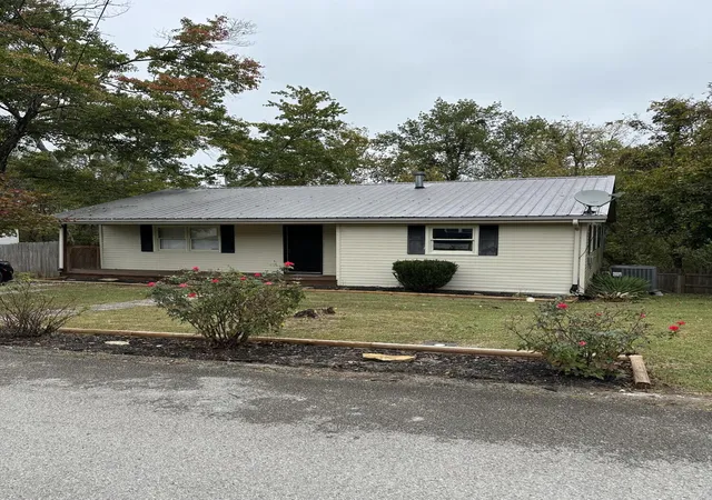 Photo 3 of Single family home for sale at 908 Bullock Dr, London, KY 40741 | MLS# 26027772 | Listing updated on 2026-10-13