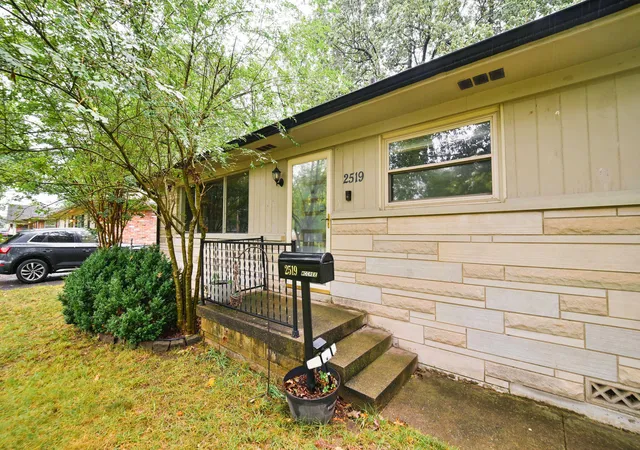 Photo 2 of Single family home for sale at 2519 Laclede Ave, Paducah, KY 42001 | MLS# 26028375 | Listing updated on 2026-10-16
