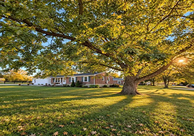 Photo 2 of Sale Pending at 422 Vernon St, Eminence, KY 40019 | MLS# 26027549 | Listing updated on 2026-10-26