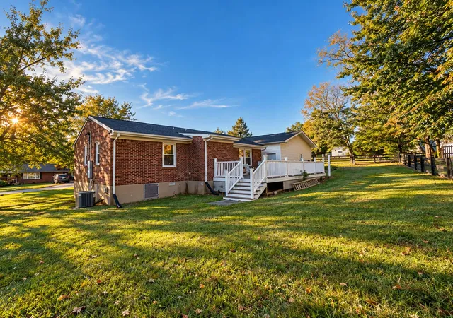 Photo 3 of Sale Pending at 422 Vernon St, Eminence, KY 40019 | MLS# 26027549 | Listing updated on 2026-10-26