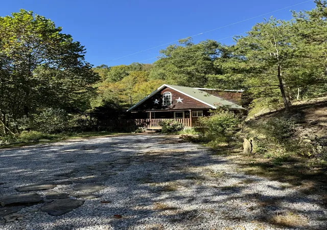 Single family home for sale at 33 Aberdeen Ln, Clearfield, KY 40313 | MLS# 26027556