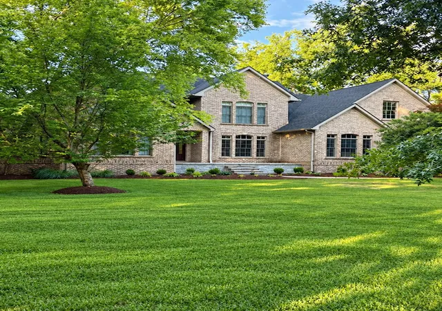 Photo 1 of Sale Pending at 555 E Cambridge Ln, Nicholasville, KY 40356 | MLS# 26027701 | Listing updated on 2026-10-21