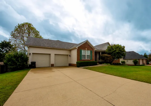 Photo 2 of Sale Pending at 285 Rose Dr, Winchester, KY 40391 | MLS# 26028699 | Listing updated on 2026-10-21