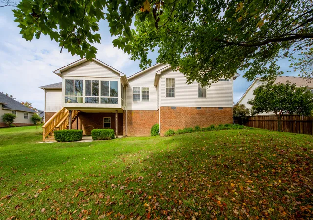 Photo 3 of Sale Pending at 285 Rose Dr, Winchester, KY 40391 | MLS# 26028699 | Listing updated on 2026-10-21