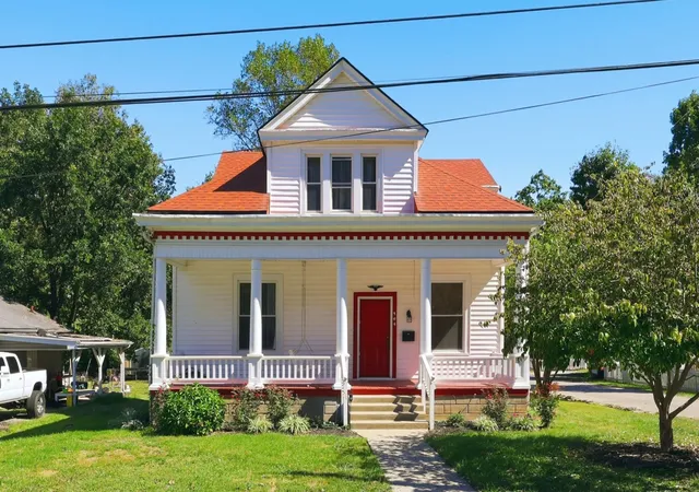 Single family home for sale at 404 Fithian Ave, Paris, KY 40361 | MLS# 26027932