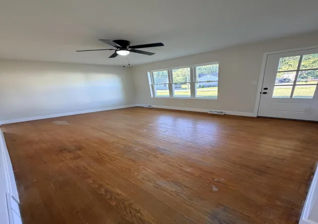 Photo 3 of Sale Pending at 203 Cowden Ct, Lancaster, KY 40444 | MLS# 26027609 | Listing updated on 2026-10-13