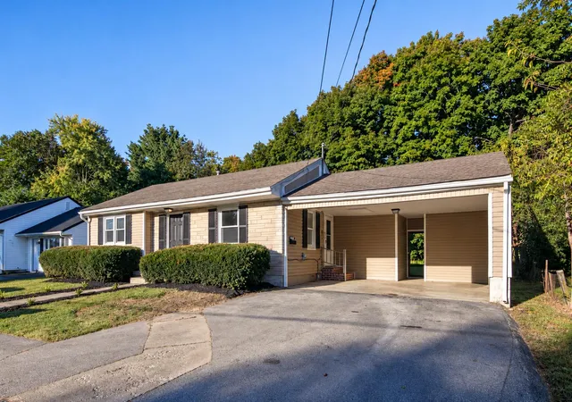 Photo 2 of Single family home for sale at 105 Williams Ct, Danville, KY 40422 | MLS# 26028266 | Listing updated on 2026-10-22