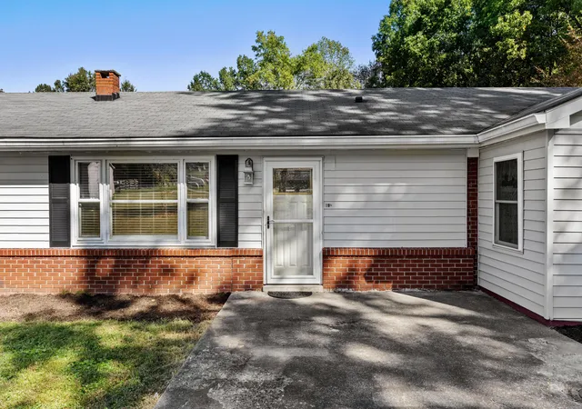 Photo 4 of Single family home for sale at 395 Lower Spruce Rd, Jeffersonville, KY 40337 | MLS# 26028024 | Listing updated on 2026-10-19