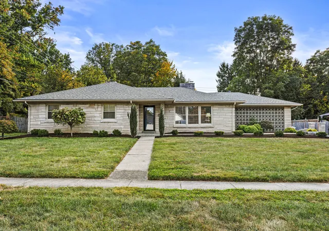 Photo 1 of Single family home for sale at 1172 Ln Allen Rd, Lexington, KY 40504 | MLS# 26027620 | Listing updated on 2026-10-18