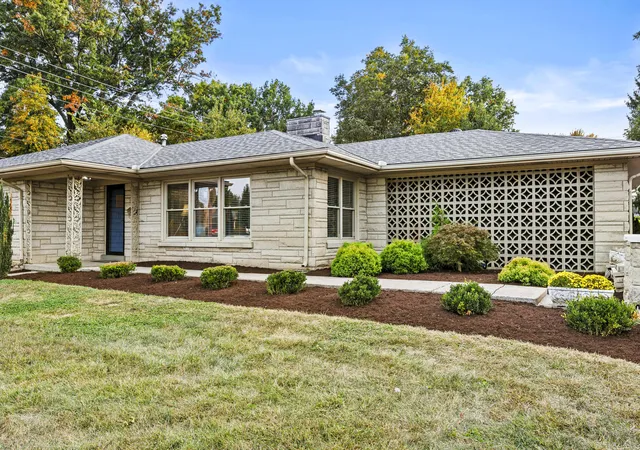 Photo 2 of Single family home for sale at 1172 Ln Allen Rd, Lexington, KY 40504 | MLS# 26027620 | Listing updated on 2026-10-18