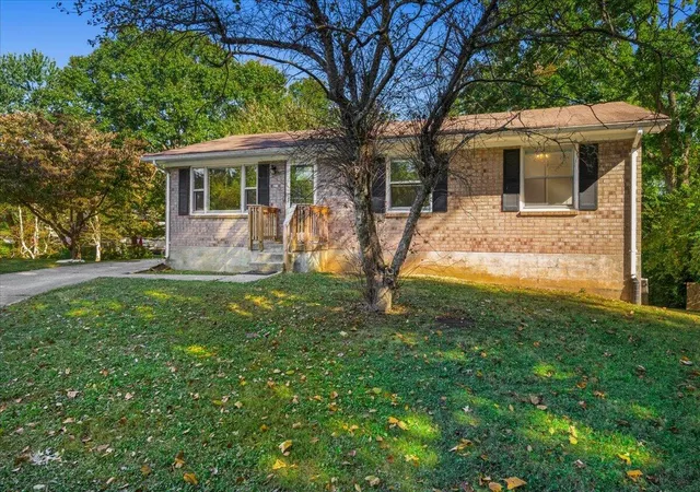 Photo 1 of Sale Pending at 3276 Mount Foraker Dr, Lexington, KY 40515 | MLS# 26027675 | Listing updated on 2026-10-13