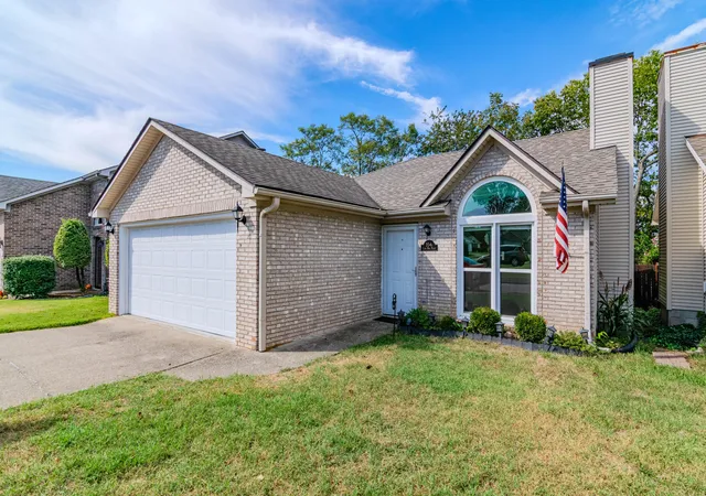 Photo 1 of Single family home for sale at 3541 Cave Hl Pl, Lexington, KY 40513 | MLS# 26027627 | Listing updated on 2026-10-19