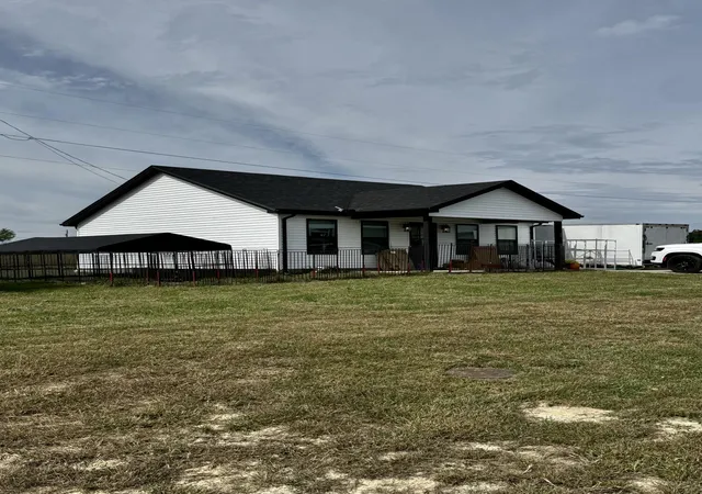 Photo 3 of Single family home for sale at 20 Pickle Ln, Morehead, KY 40351 | MLS# 26027640 | Listing updated on 2026-10-13
