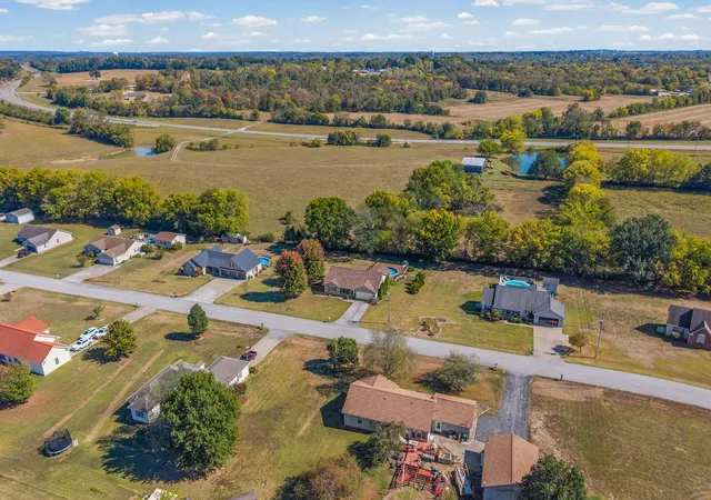 Photo 2 of Single family home for sale at 1810 Valley View Dr, Hopkinsville, KY 42240 | MLS# 26027668 | Listing updated on 2026-10-06